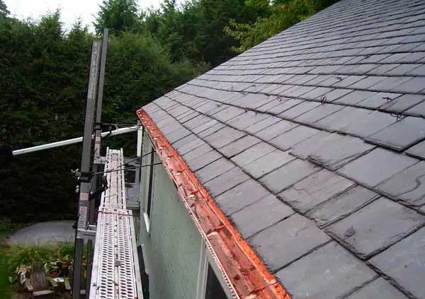 Cooper guttering system of a slates roof