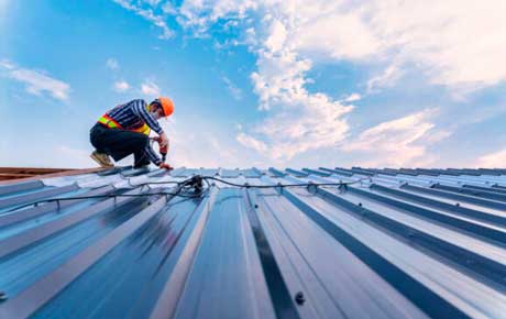 Installation of a metal roof in a commercial building